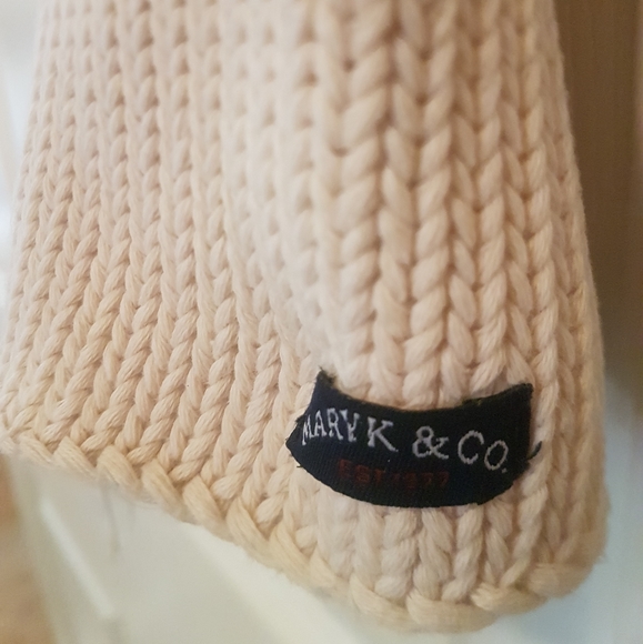 🧥 Maryk & Co. Knit Hoodie - Picture 11 of 11